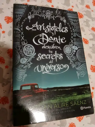 Libro 'Aristóteles y Dante descubren los secretos del universo' de Benjamin Alire Sáenz - miniatura 1
