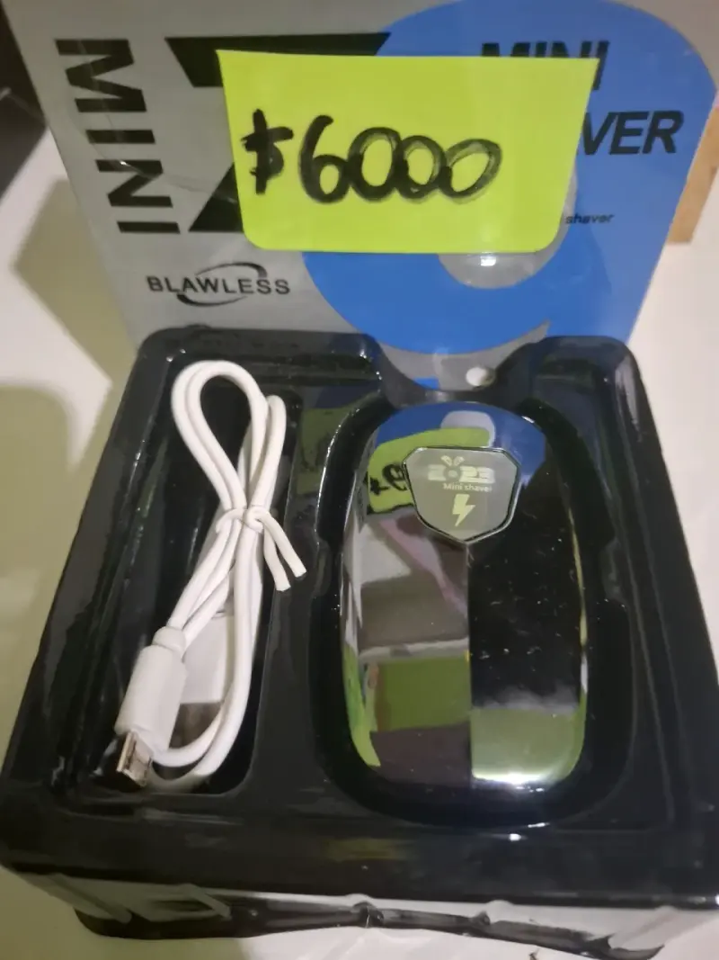 Mini afeitadora eléctrica portátil Blawless