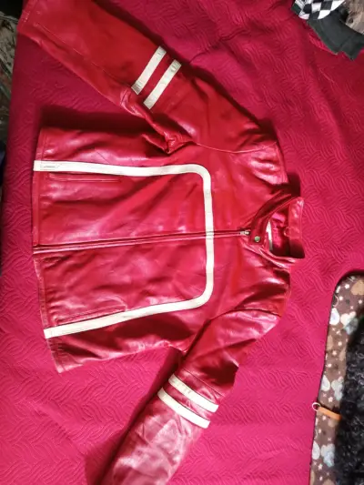 Chaqueta de cuero roja con detalles blancos - miniatura 5