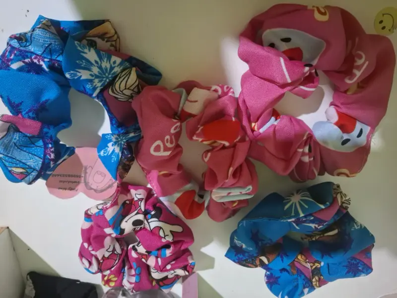 Colección de Scrunchies Coloridos con Diseños Animados
