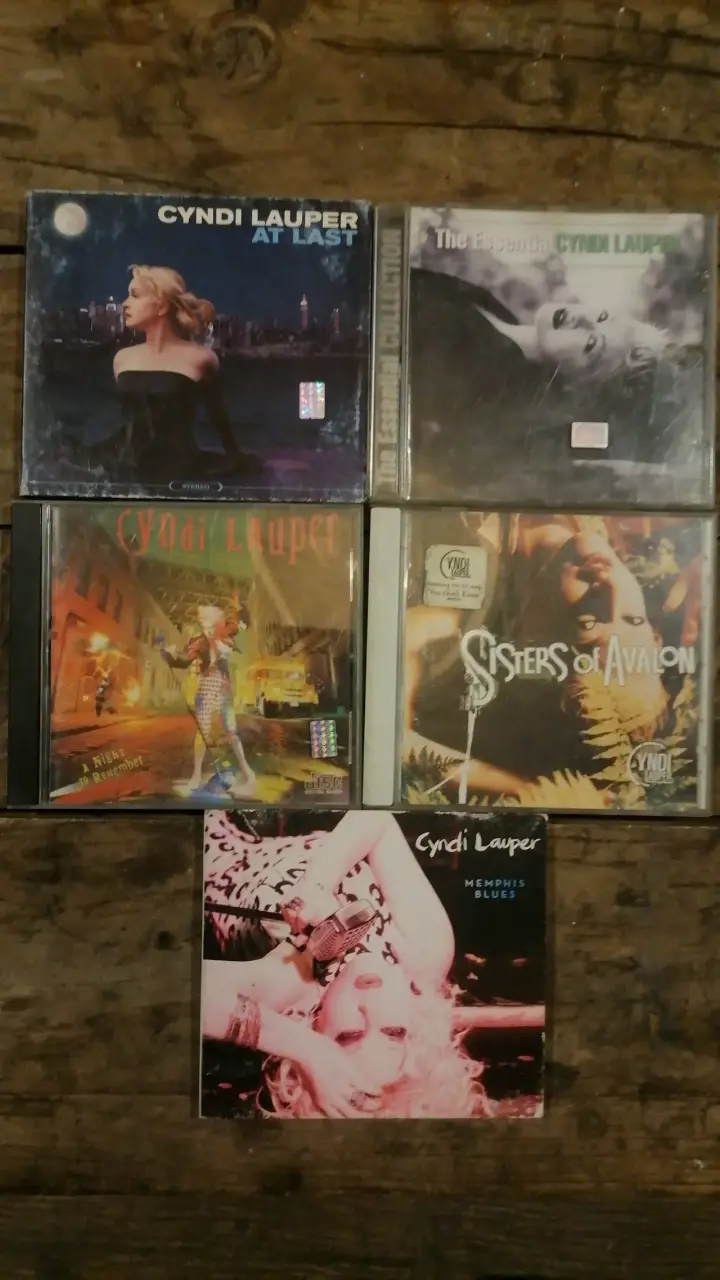 Colección de CDs de música pop de artistas icónicas - 1
