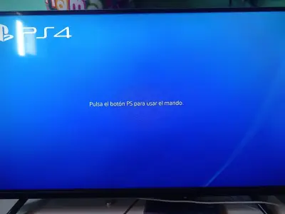 Consola PlayStation 4 con tres controles - miniatura 4