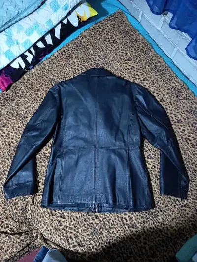 Chaqueta de cuero negra para Mujer - miniatura 4