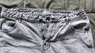 Pantalones de mezclilla gris claro para mujer - miniatura 3