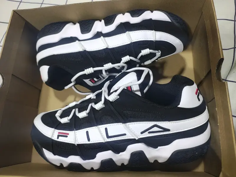 Zapatillas deportivas Fila negras y blancas - 1