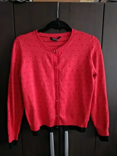 Cardigan rojo de punto con detalles negros - miniatura 1