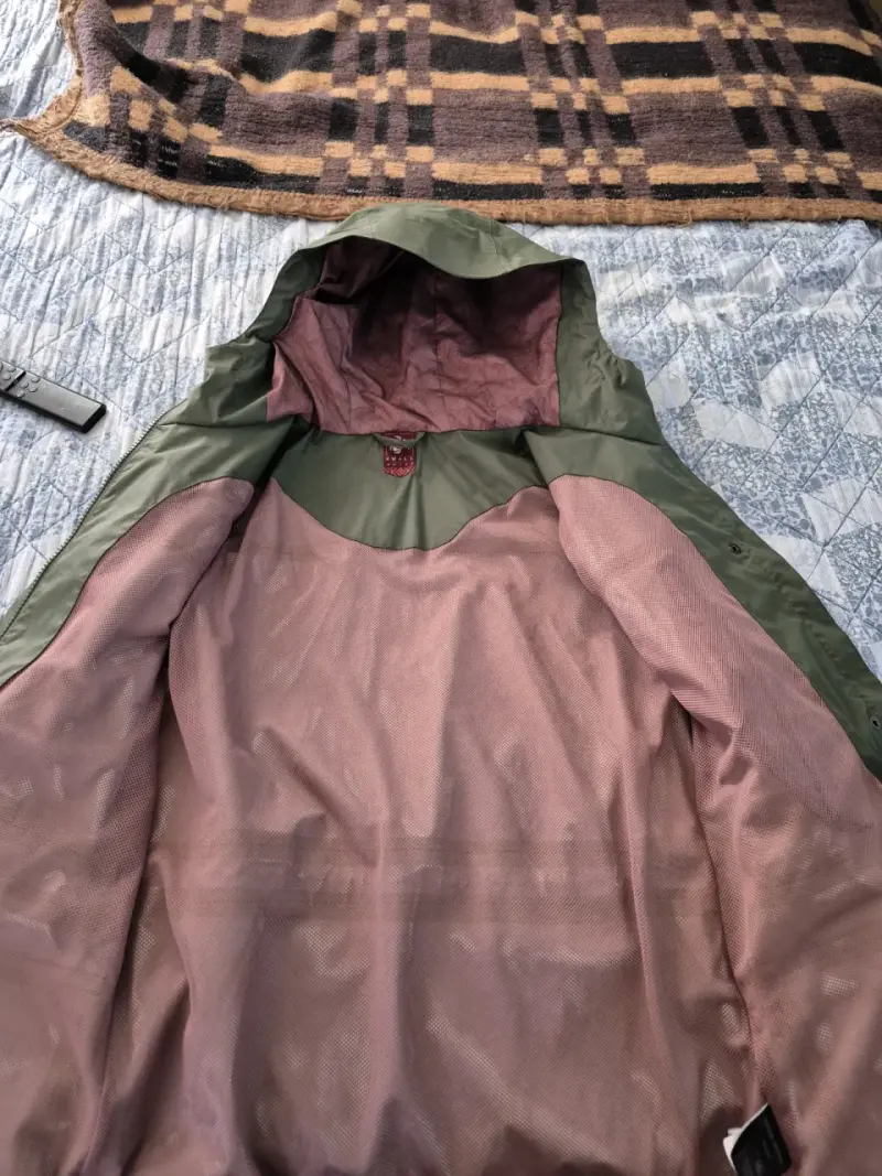 Chaqueta impermeable verde Haka Honu - 4