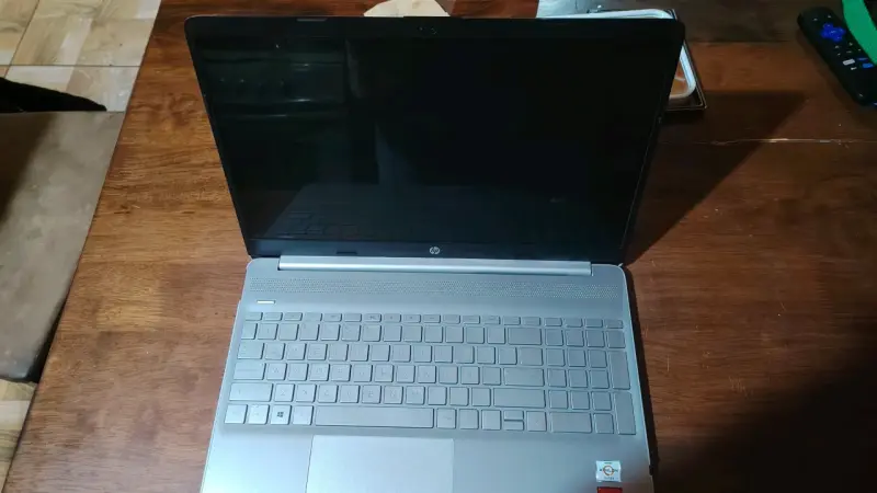 Laptop HP 15.6 precio conversable hablar al dm - 1