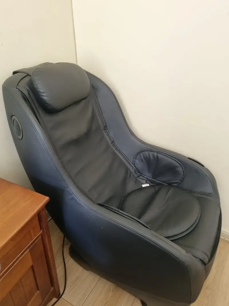 Sillón de Masaje Negro con Control Integrado - 2