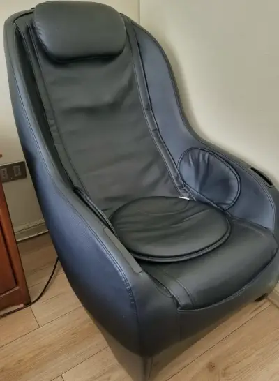 Sillón de Masaje Negro con Control Integrado - miniatura 3