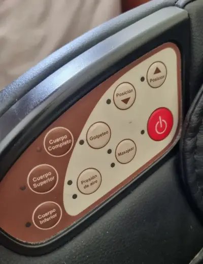 Sillón de Masaje Negro con Control Integrado - miniatura 4