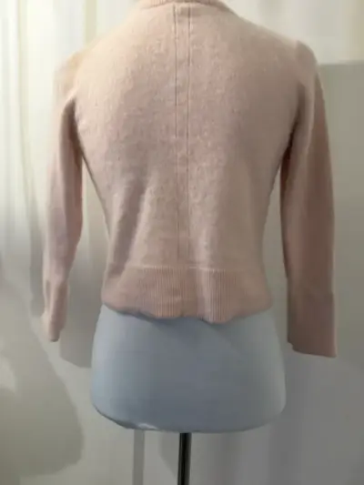 Suéter cruzado cashmere color rosa - miniatura 2