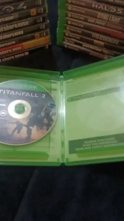 Titanfall 2 para Xbox One en buen estado - miniatura 2