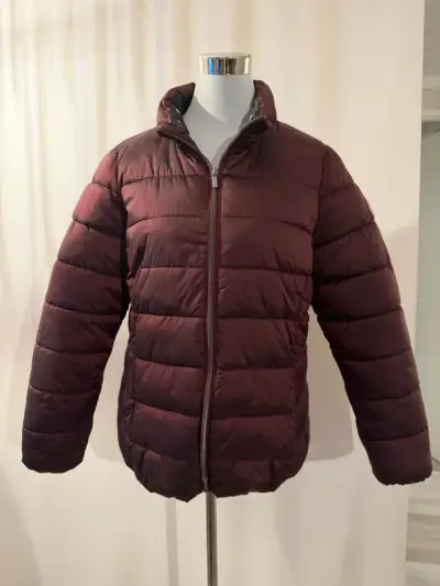 Chaqueta acolchada burdeos para invierno - miniatura 1