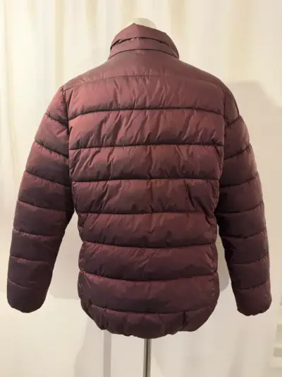 Chaqueta acolchada burdeos para invierno - miniatura 5