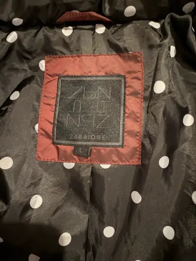 Chaqueta acolchada burdeos para invierno - miniatura 6