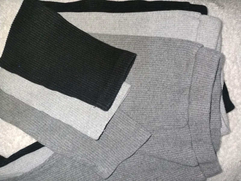 Set de 3 pantalones acanalados para bebé en tonos