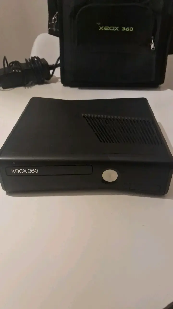 Consola Xbox 360 con accesorios incluidos - 1