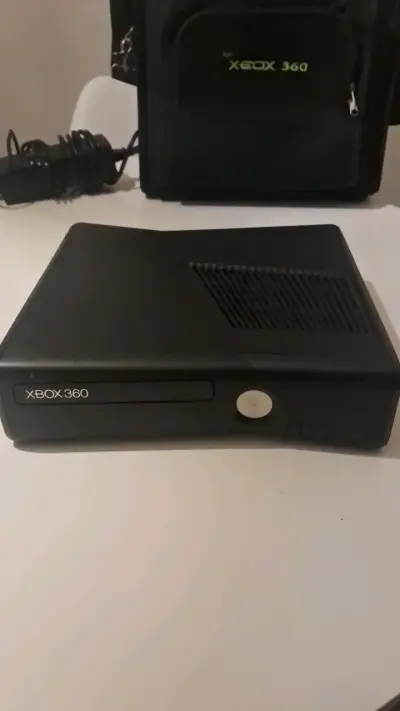Consola Xbox 360 con accesorios incluidos - miniatura 1
