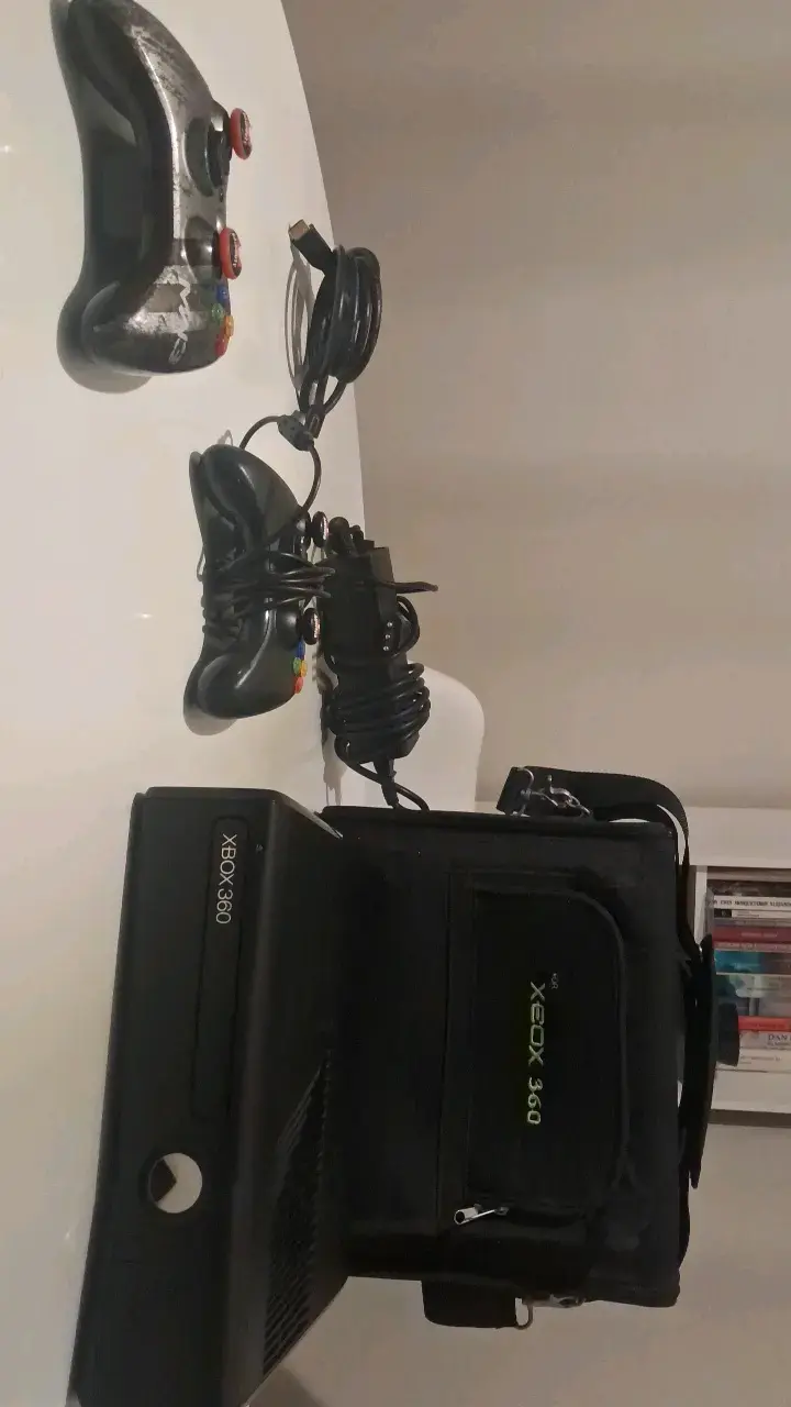 Consola Xbox 360 con accesorios incluidos - 4