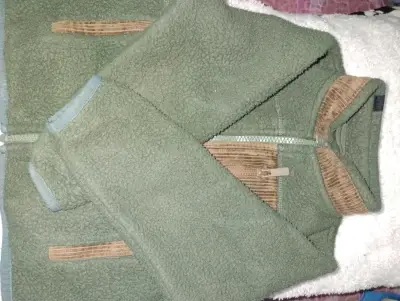 Chaqueta polar verde con cierre y detalles marrone - miniatura 1