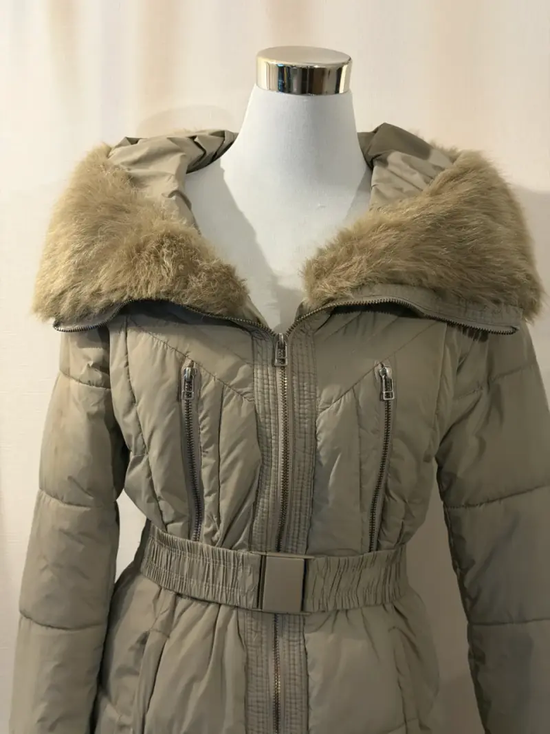 Parka larga acolchado con capucha y cinturón - 2