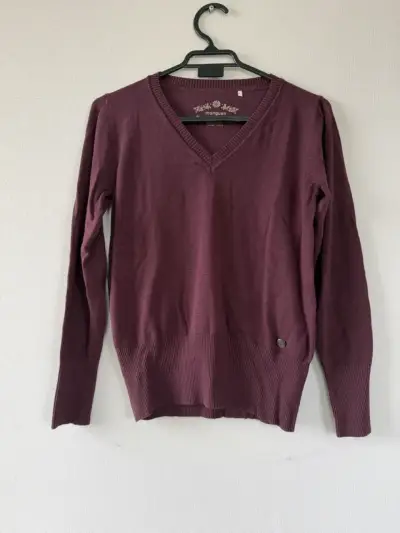 Suéter de mujer color burdeos con cuello en V - miniatura 3