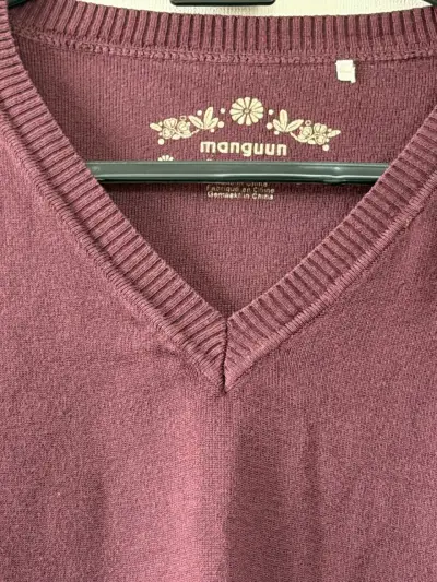 Suéter de mujer color burdeos con cuello en V - miniatura 5
