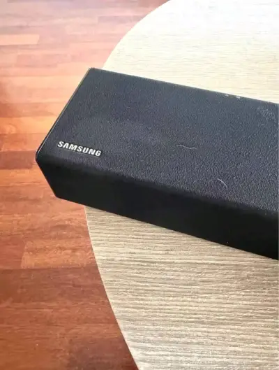 Barra de sonido Samsung negra en buen estado - miniatura 1
