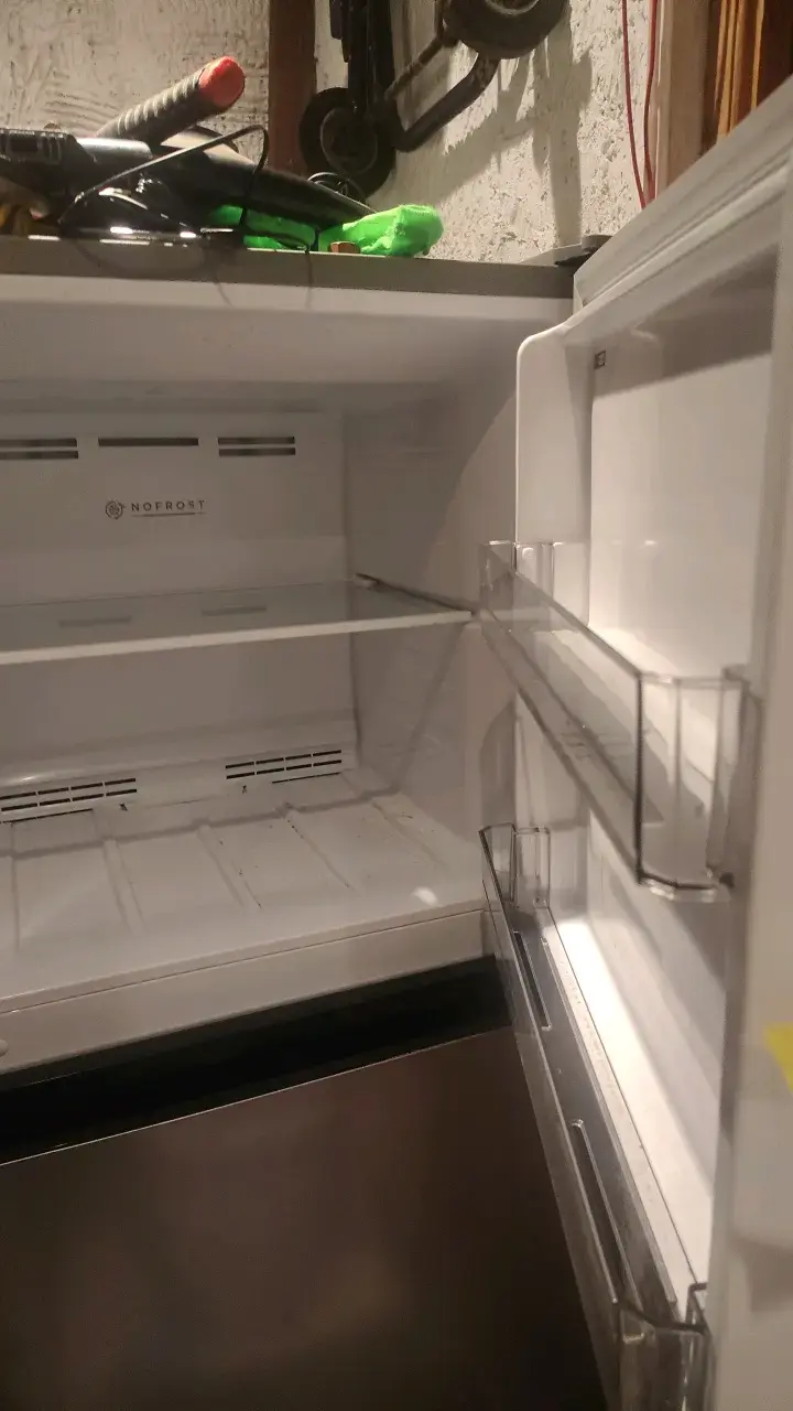 Refrigerador Midea de dos puertas en buen estado - 2