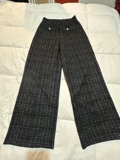 Pantalón de mujer negro con diseño a cuadros - miniatura 2