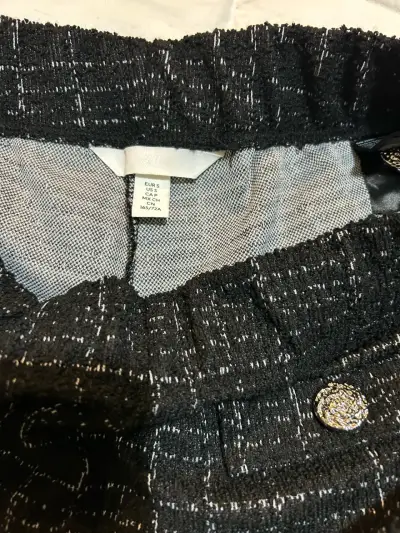 Pantalón de mujer negro con diseño a cuadros - miniatura 3