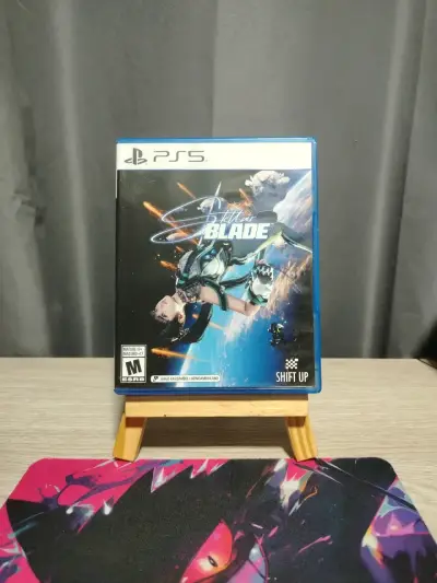Juego PS5 Stellar Blade en excelente estado - miniatura 1