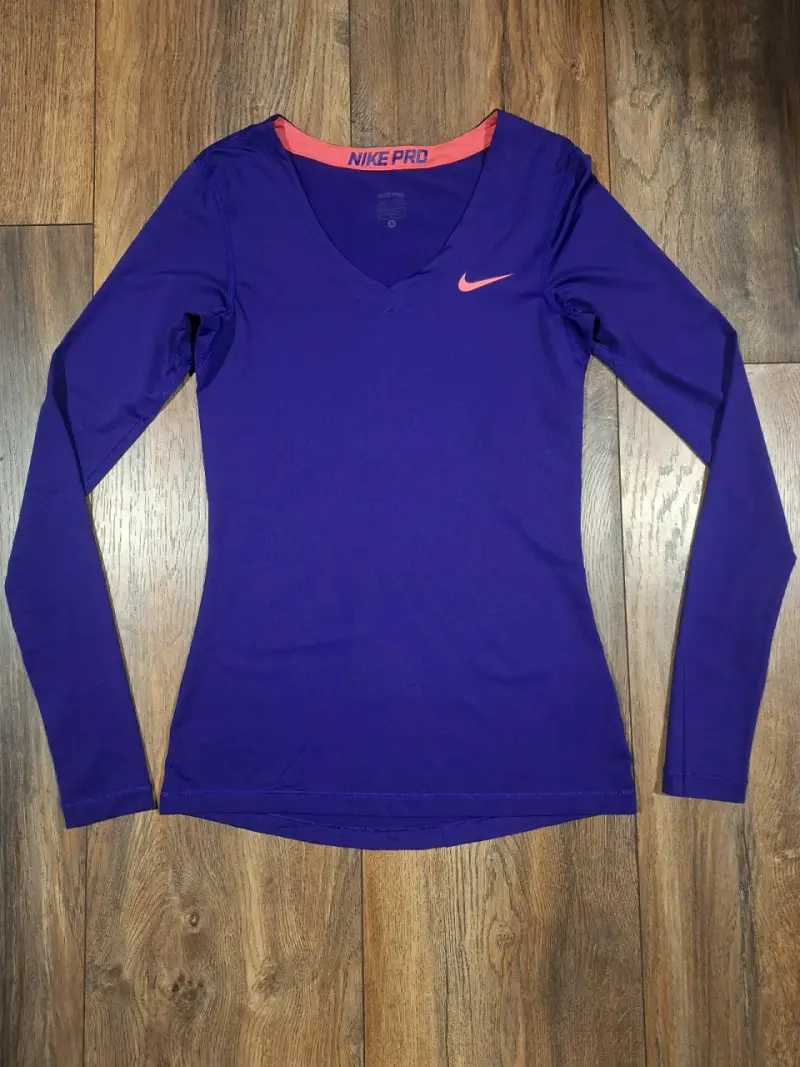 Polera deportiva Nike Pro morada de manga larga