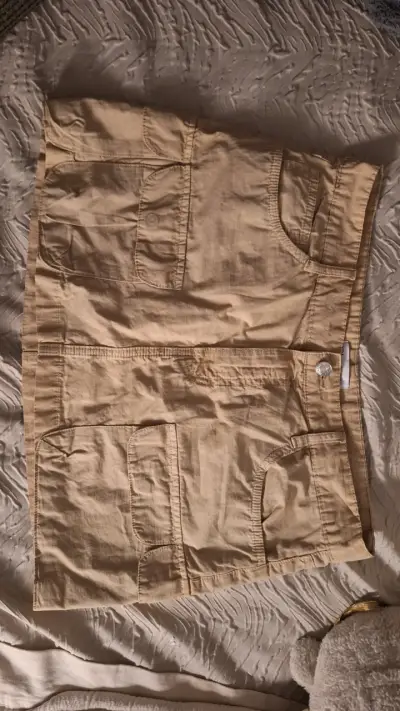 Falda corta ZARA beige con bolsillos cargo Talla L - miniatura 2