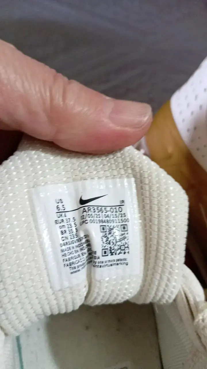 Zapatillas deportivas Nike shock doradas y blancas - 5