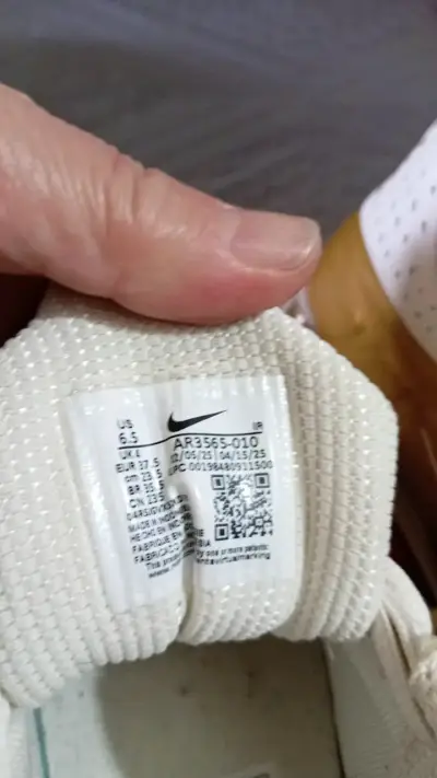 Zapatillas deportivas Nike shock doradas y blancas - miniatura 5
