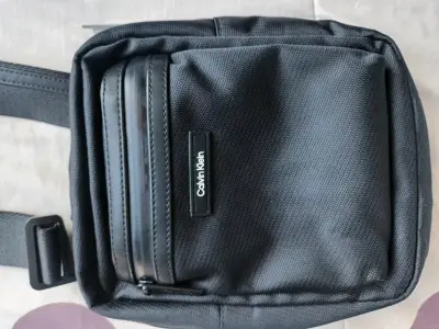 bolso Calvin Klein negra unisex - miniatura 2