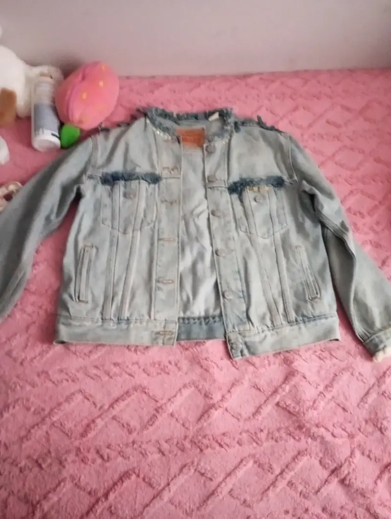 Chaqueta de mezclilla desgastada para mujer