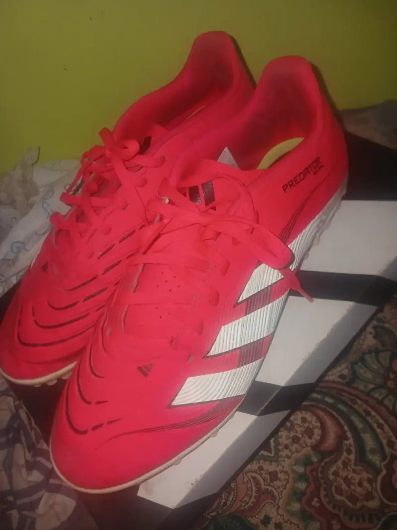Zapatillas de fútbol Adidas Predator rojas