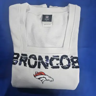 Polerón NFL Broncos Blanco con Lentejuelas - miniatura 2