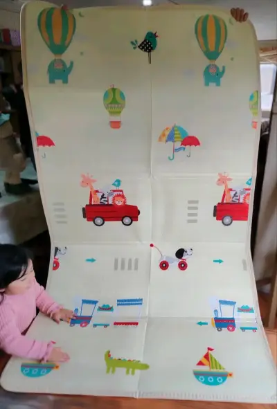 Alfombra de juego infantil plegable con diseño de animales - miniatura 3