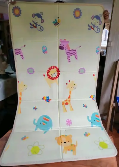 Alfombra de juego infantil plegable con diseño de animales - miniatura 4