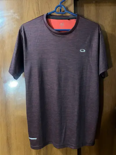 Polera deportiva marrón - miniatura 1