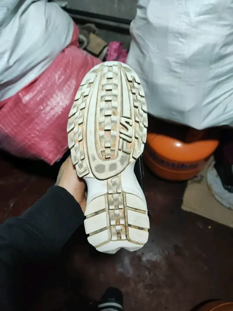 Zapatillas Fila negras talla 38 - 2
