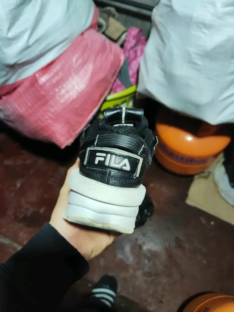 Zapatillas Fila negras talla 38 - 3