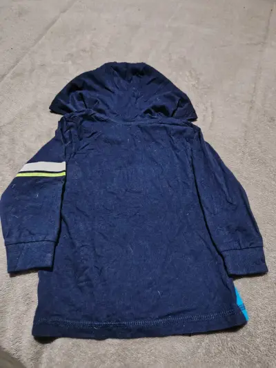 Polerón con capucha para niño azul y negro - miniatura 3