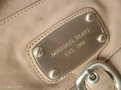Bolso Michael Kors beige de cuero - miniatura 2