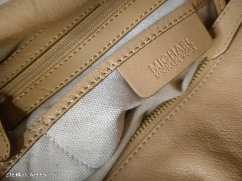 Bolso Michael Kors beige de cuero - 6