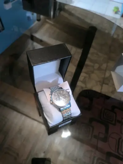 Elegante reloj de pulsera plateado con cronógrafo - miniatura 1